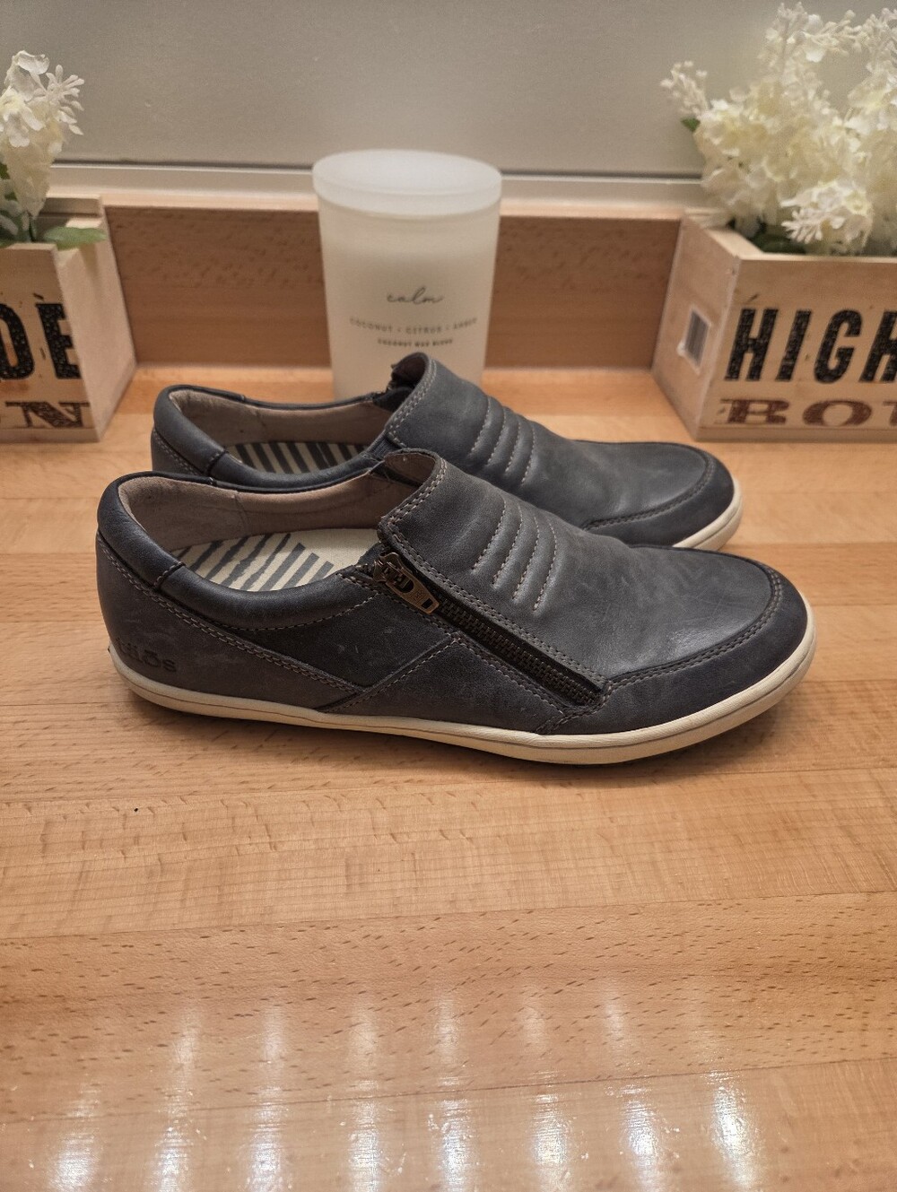 Taos Zipward Slip-On Sneaker Steel Grey Leather Women's Size 8.5